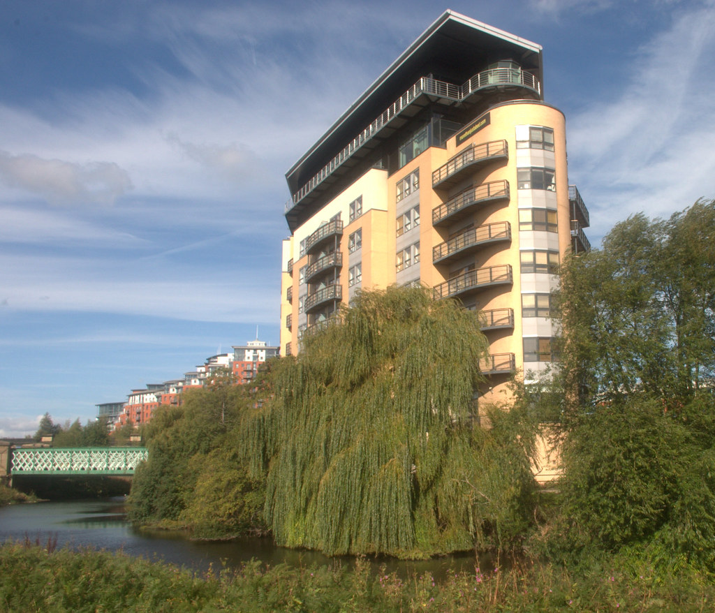 Leeds living Modern flats in Leeds city centre next to the… Flickr