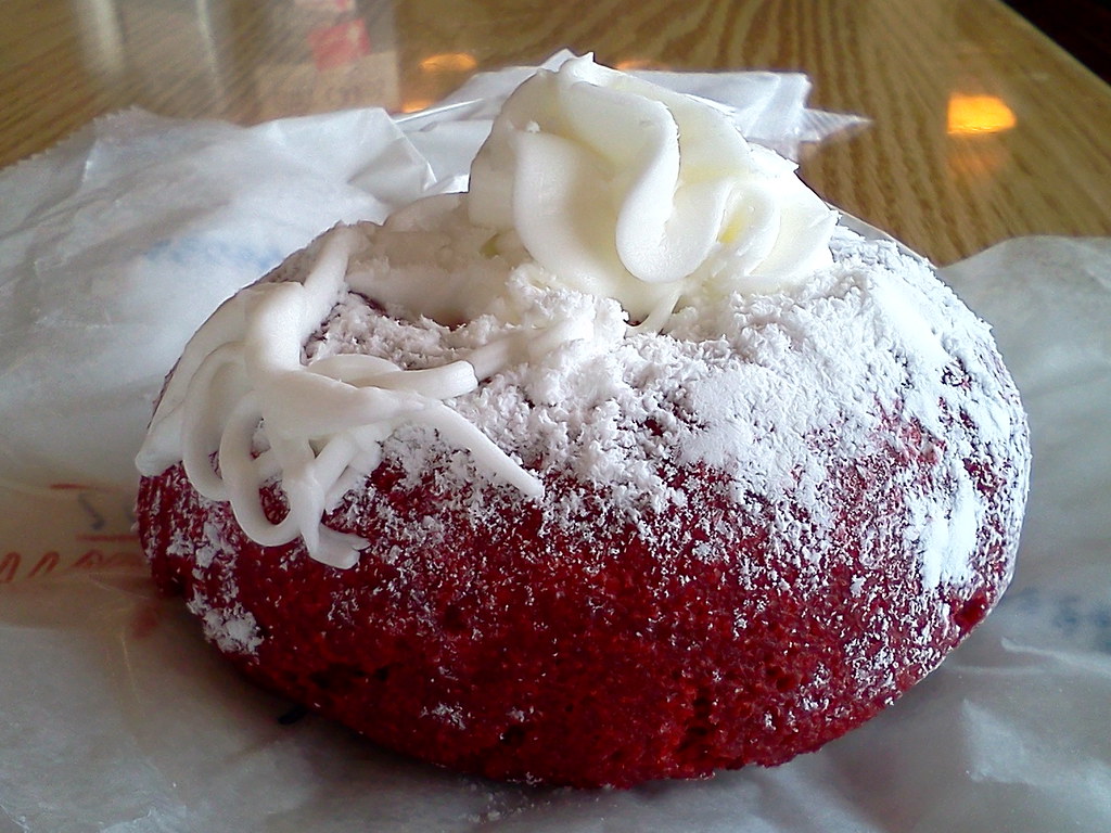 Red Velvet Donut Yum Yum Bake Shop 1461 West Broad Street,… Flickr