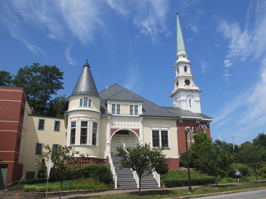 Victorian house and Union Street Brick Church, Bangor, Mai… Flickr