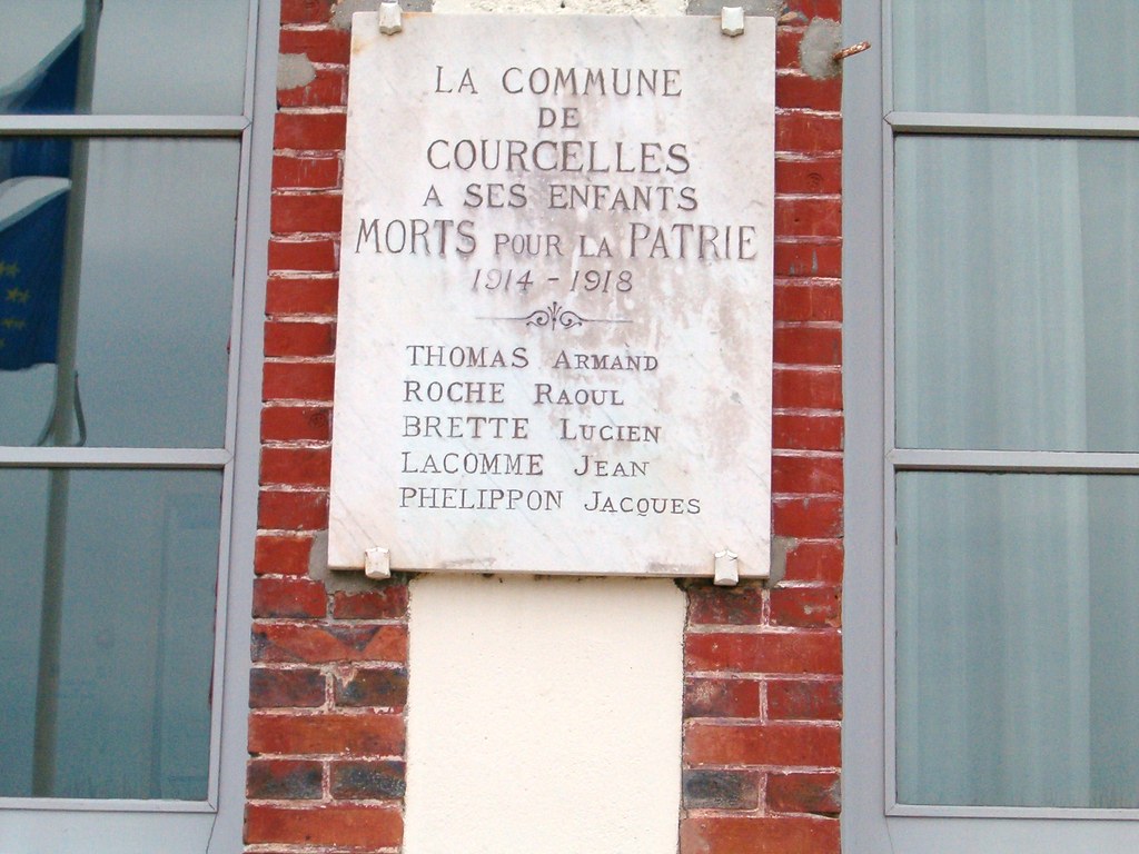 77Courcelles en Bassée (Ancien)* Monument aux morts de Co… Flickr