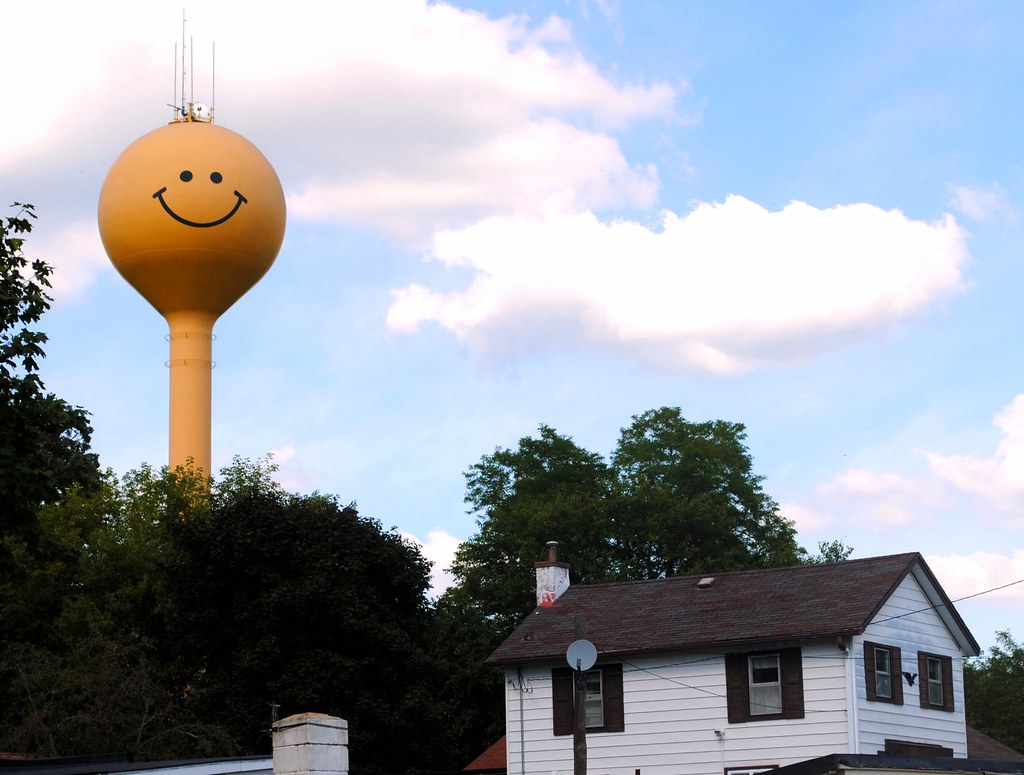 Eagle Wisconsin smiley water tower. Eagle is a village in … Flickr
