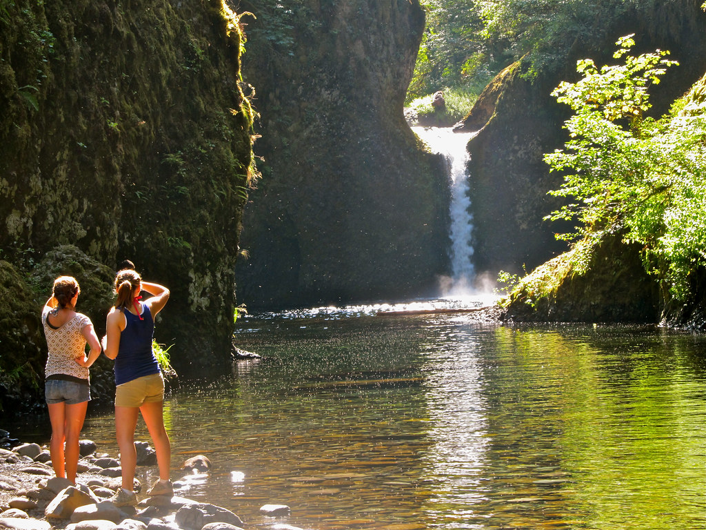 Punch Bowl at Eagle Creek The falls in the "punch bowl" at… Flickr