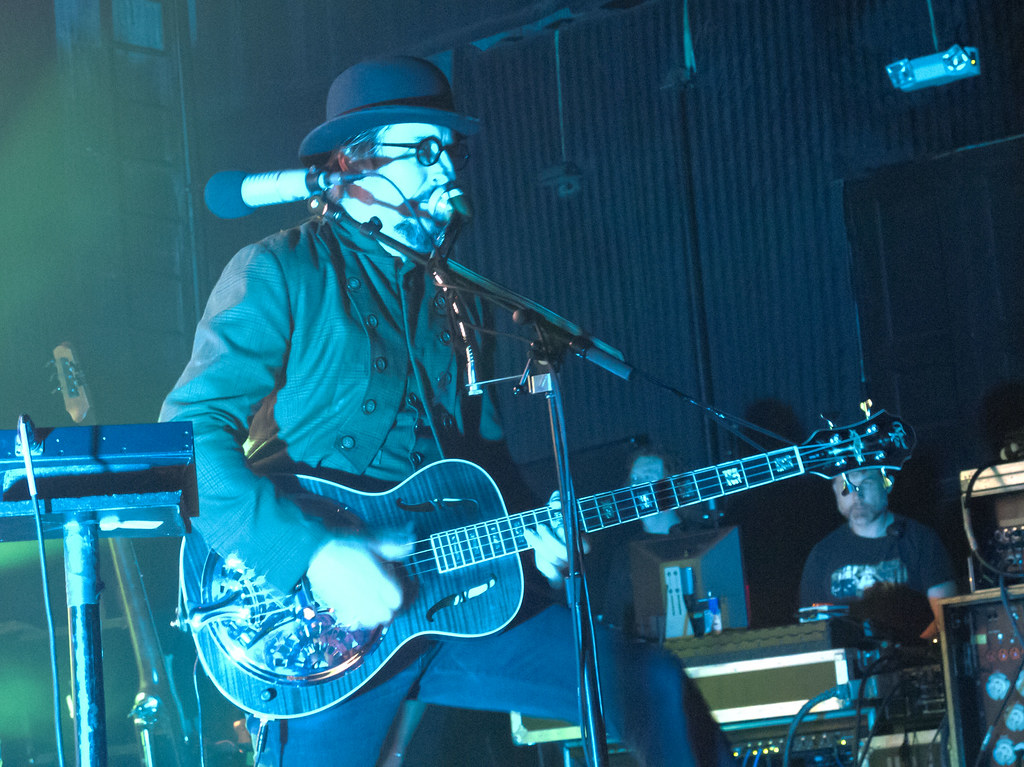 Les Claypool playing resonator bass old_skool_metal_head Flickr