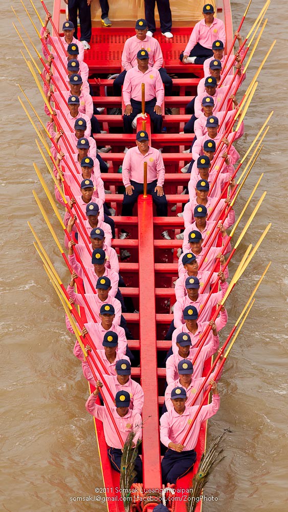 Oarsmen in The Anekchartphuchong Royal Barge Somsak Lueangampaipan