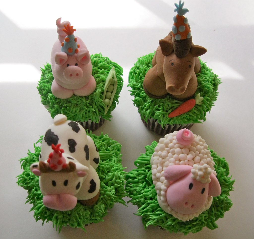 fondantfarmanimalcupcaketoppers.jpg www.katiskupcakes.… Flickr