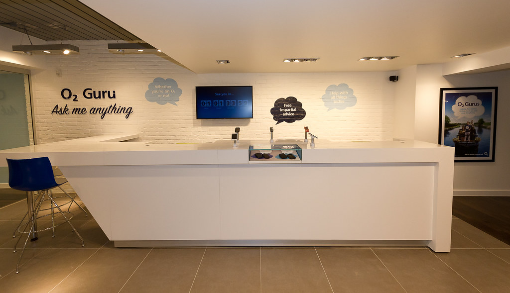 O2 Tottenham Court Road store tour The O2 Guru bar where… Flickr