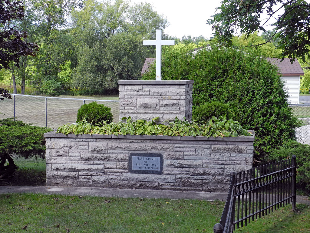 Mass Grave, Peshtigo Fire Cemetery, Wisconsin Here are bur… Flickr