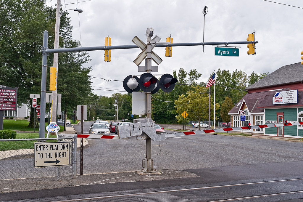 Little Silver, New Jersey Railroad crossing signals at Lit… Flickr
