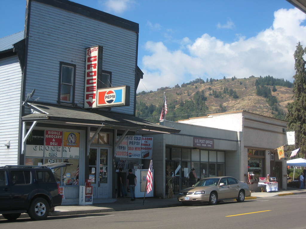 Riddle downtown grocery & post office Kirsten Comandich Flickr