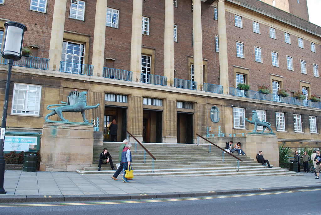 Norwich Town Hall Entrance Steps Le Monde1 Flickr