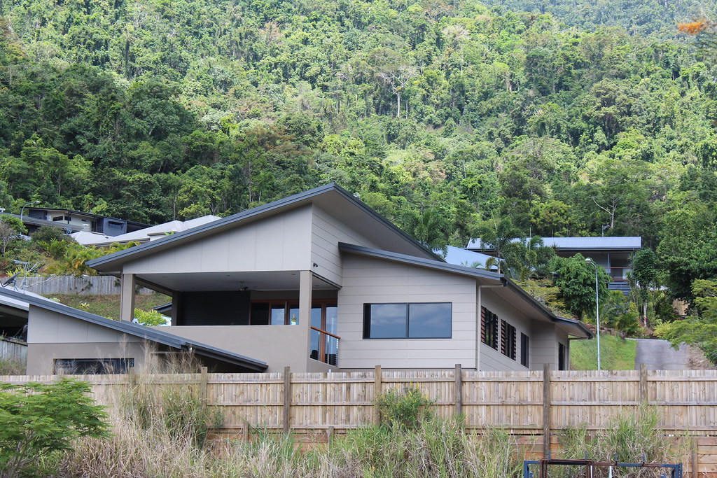Modern Australian suburban house Redlynch Valley, Cairns. Flickr
