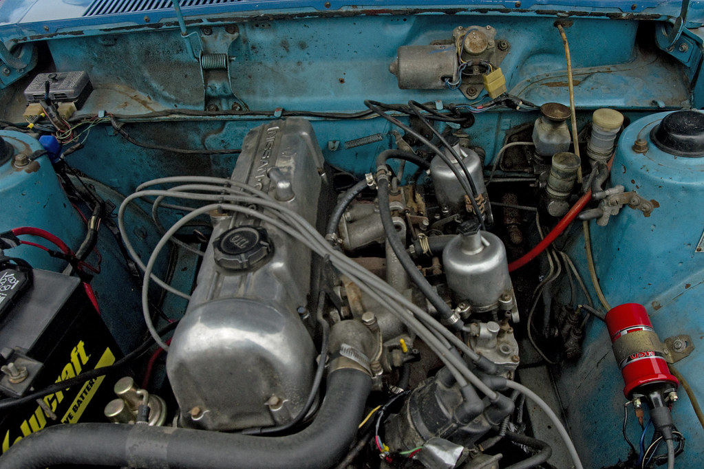 JCCS 2011 - Blue Datsun 510 Goon - Engine Bay | SSS carbs wi… | Flickr