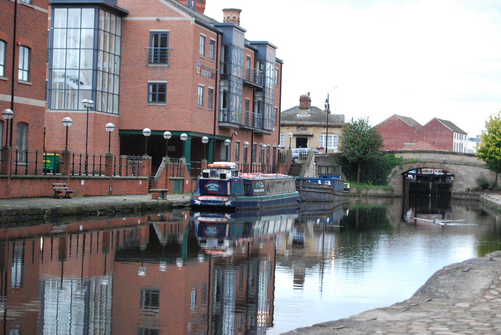Canalside reflections Granary Wharf Leeds www.granarywha… Flickr