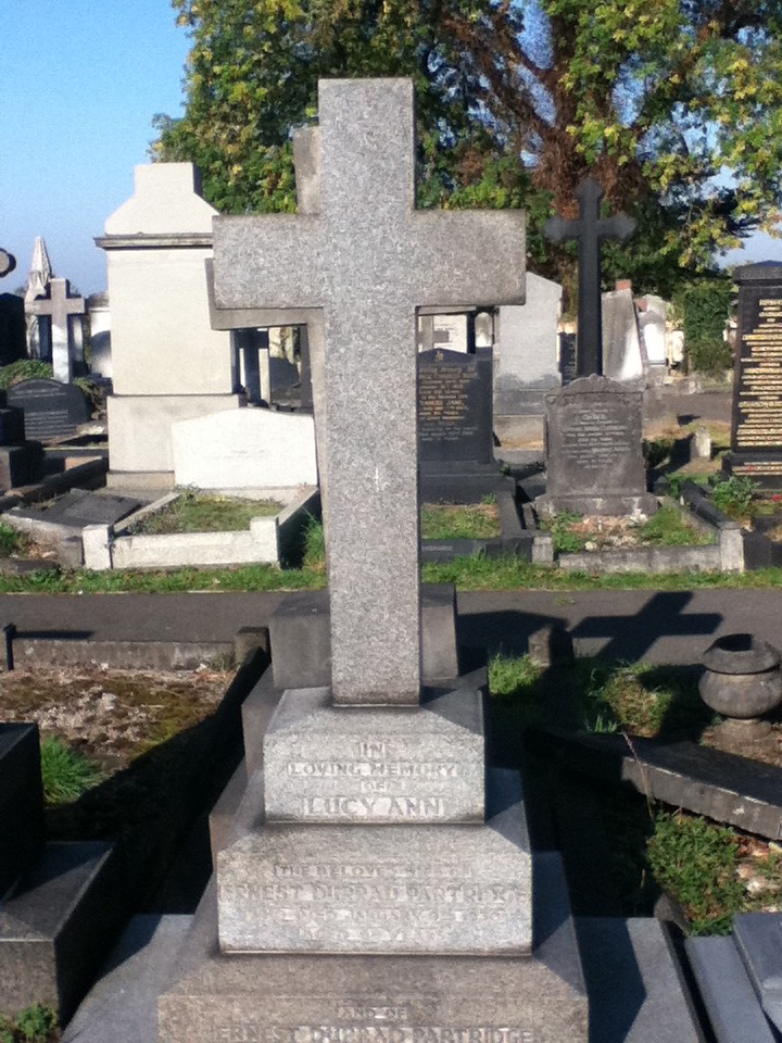 Welford cemetery Rd Posted via email from jobadge's poster… jobadge Flickr