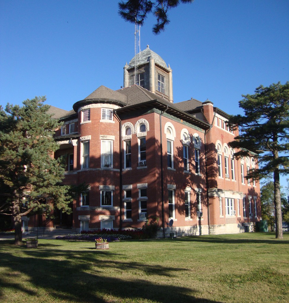 Caldwell County Courthouse (Kingston, Missouri) This hands… Flickr