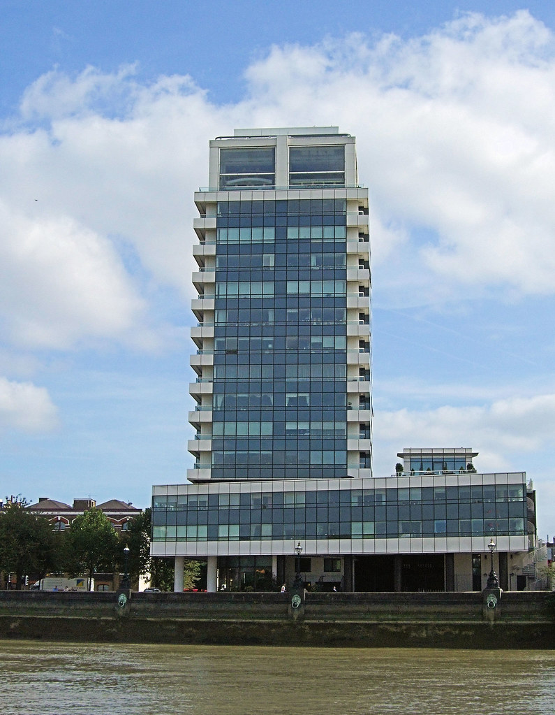 Peninsula Heights Tower By The Thames, Vauxhall London. Flickr