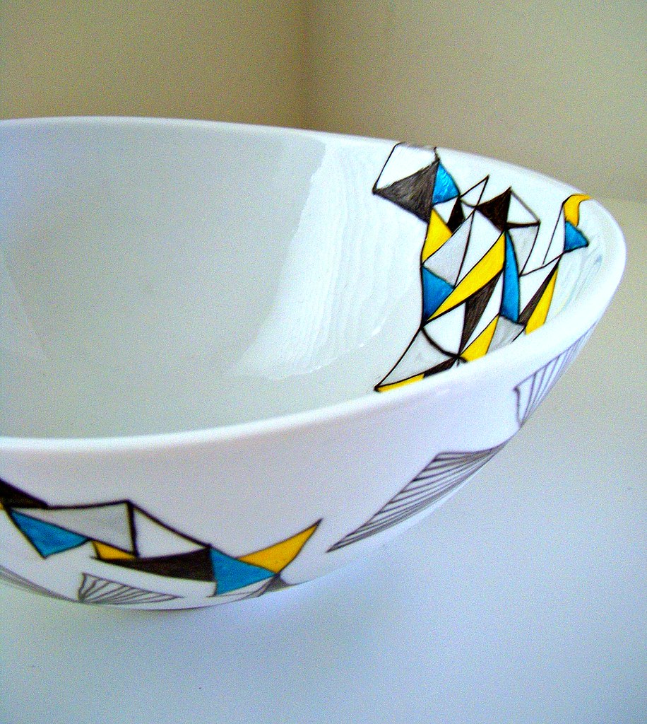 Modern Triangles Geometric Bowl Hand painted white ceramic… Flickr