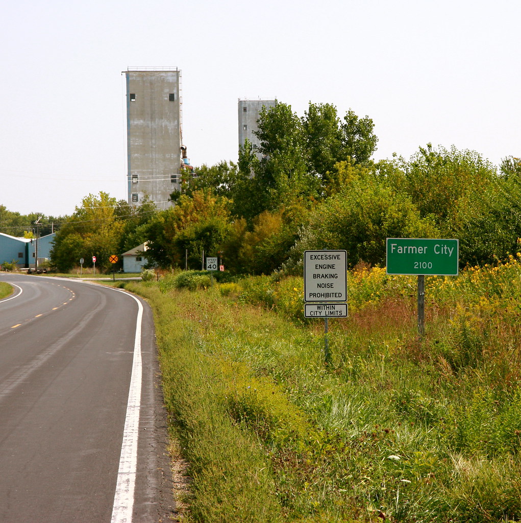 Farmer City 2100 Farmer City, Illinois cowofchange Flickr