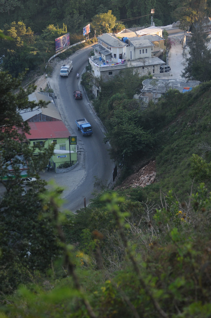 HAITI II (PELERIN) Haiti, casas en las montaÑAs, carretera… Flickr
