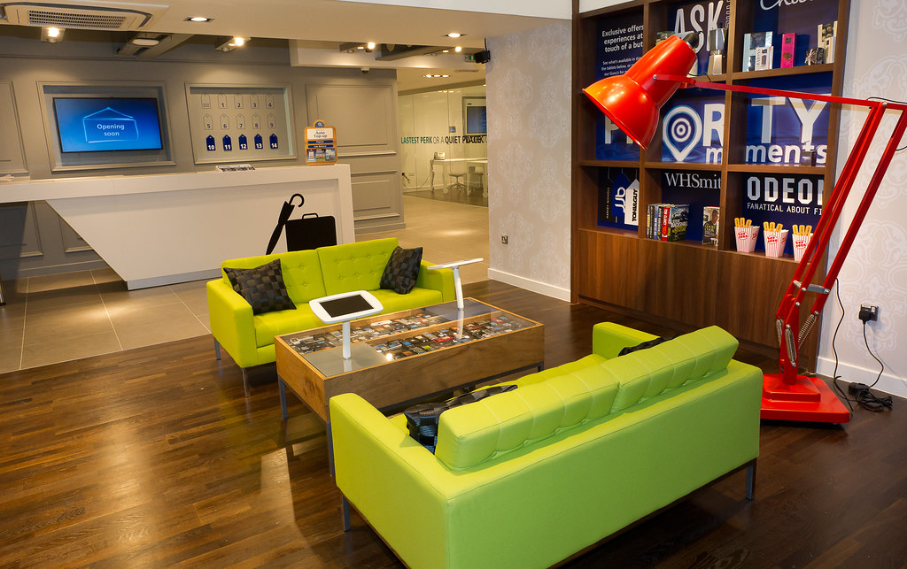 O2 Tottenham Court Road store tour Comfy space to stop and… Flickr
