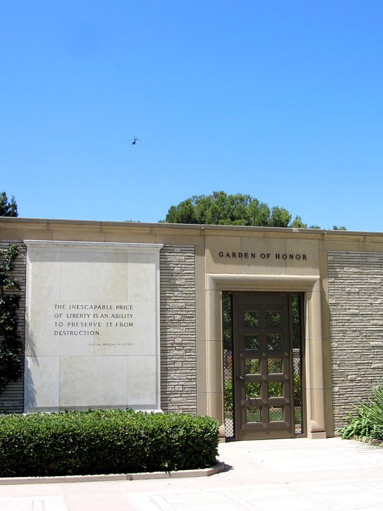 Forest Lawn Memorial Park Garden of Honor. (Closed to the … Flickr