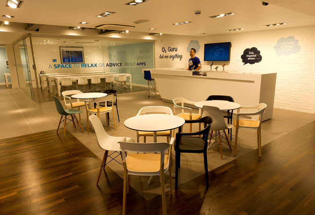 O2 Tottenham Court Road store tour The O2 Guru bar where… Flickr