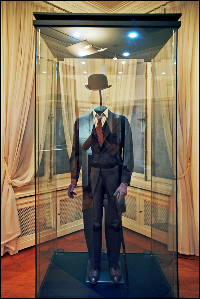 Tesla's suit The Nikola Tesla Museum (Serbian Музеј Никол… Flickr