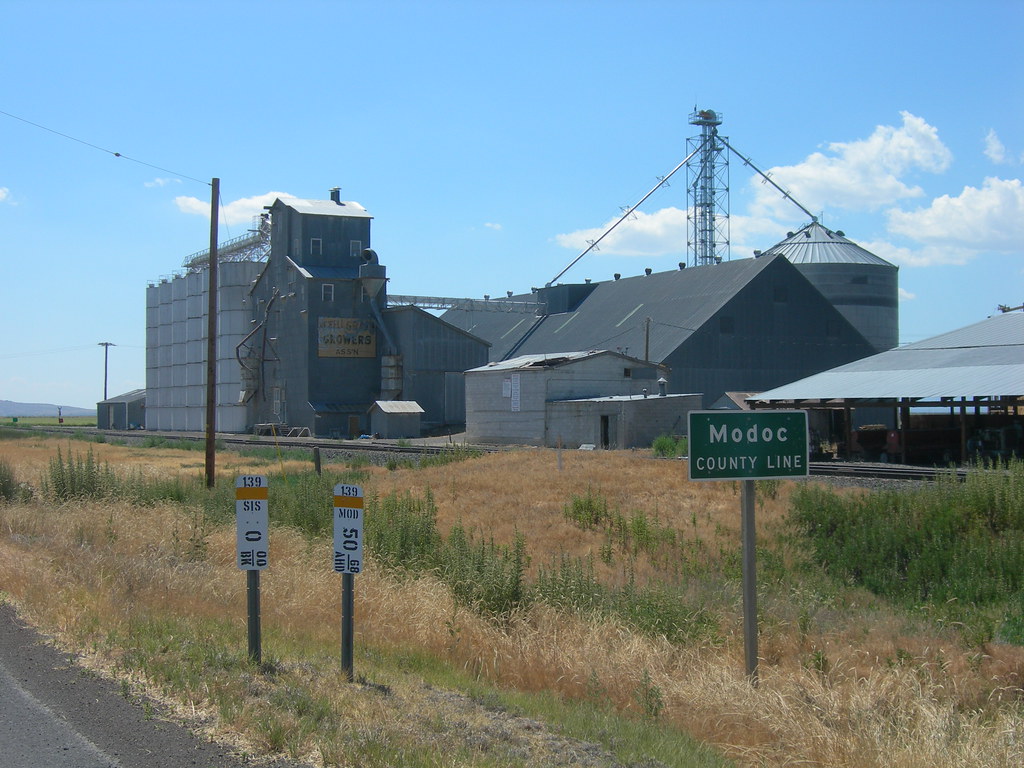Modoc County Line & Grain Silos CA Hwy 139 between Tulelak… Flickr