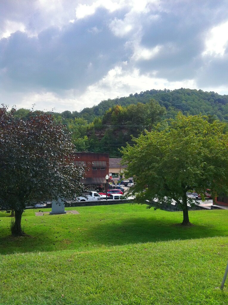 Castle Rock Pineville, WV Lisa Strader Flickr