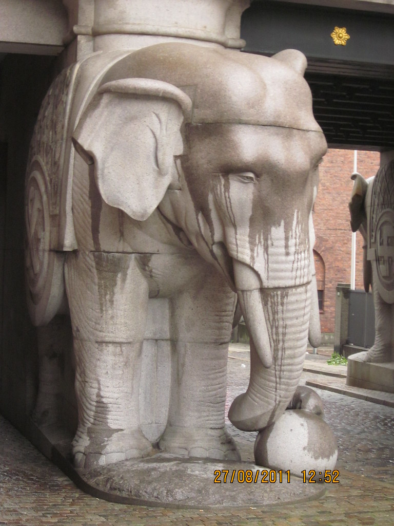 Drunk Elephant Karlsberg Beer Factory Gate Elephant drunk omiket