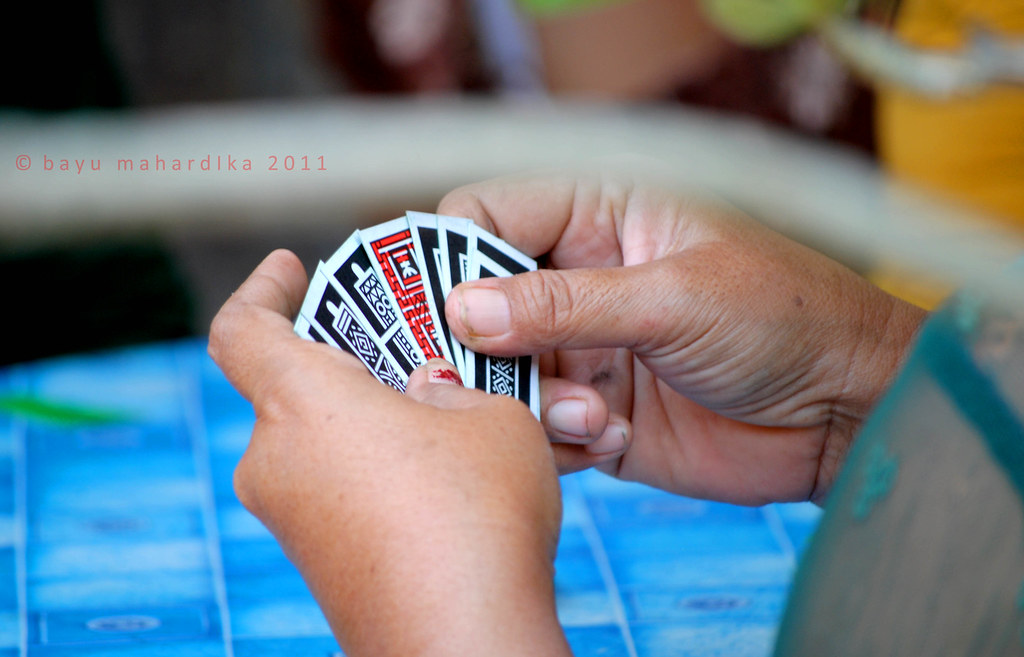 Ceki Traditional card game in Bali. Bayu Mahardika Flickr