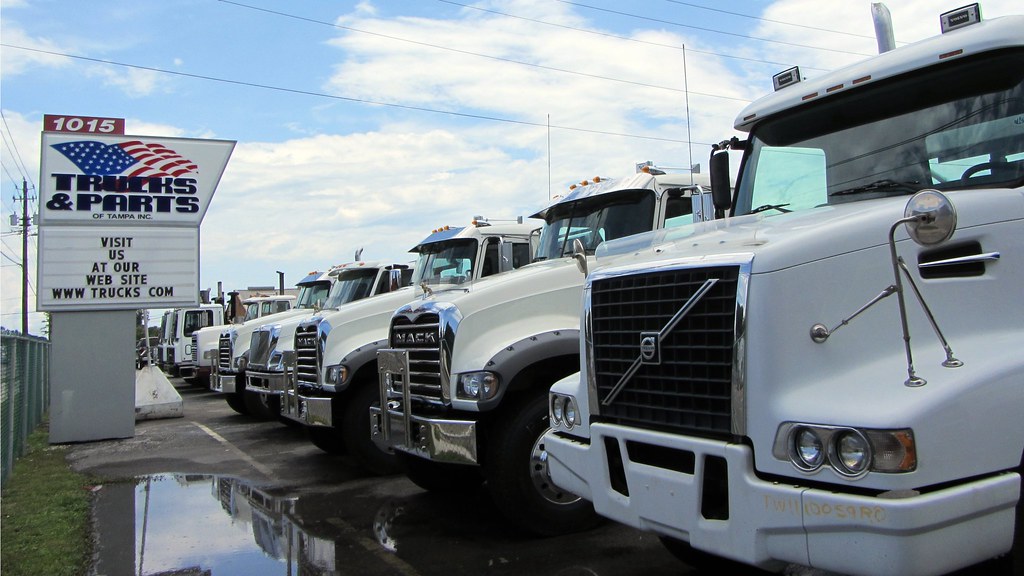 Rolloff trucks Thanks to Trucks and Parts of Tampa for le… Flickr