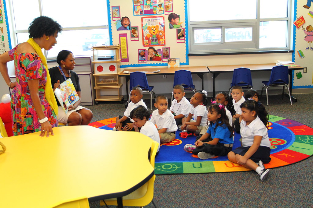 Trustee Carla Ranger visiting a classroom WilmerHutchins … Flickr