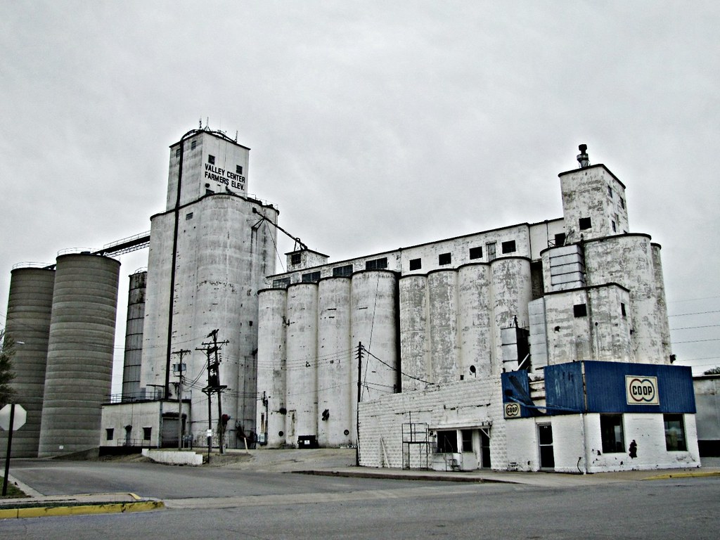 Valley Center Farmer's Elevator Valley Center, Kansas. Flickr