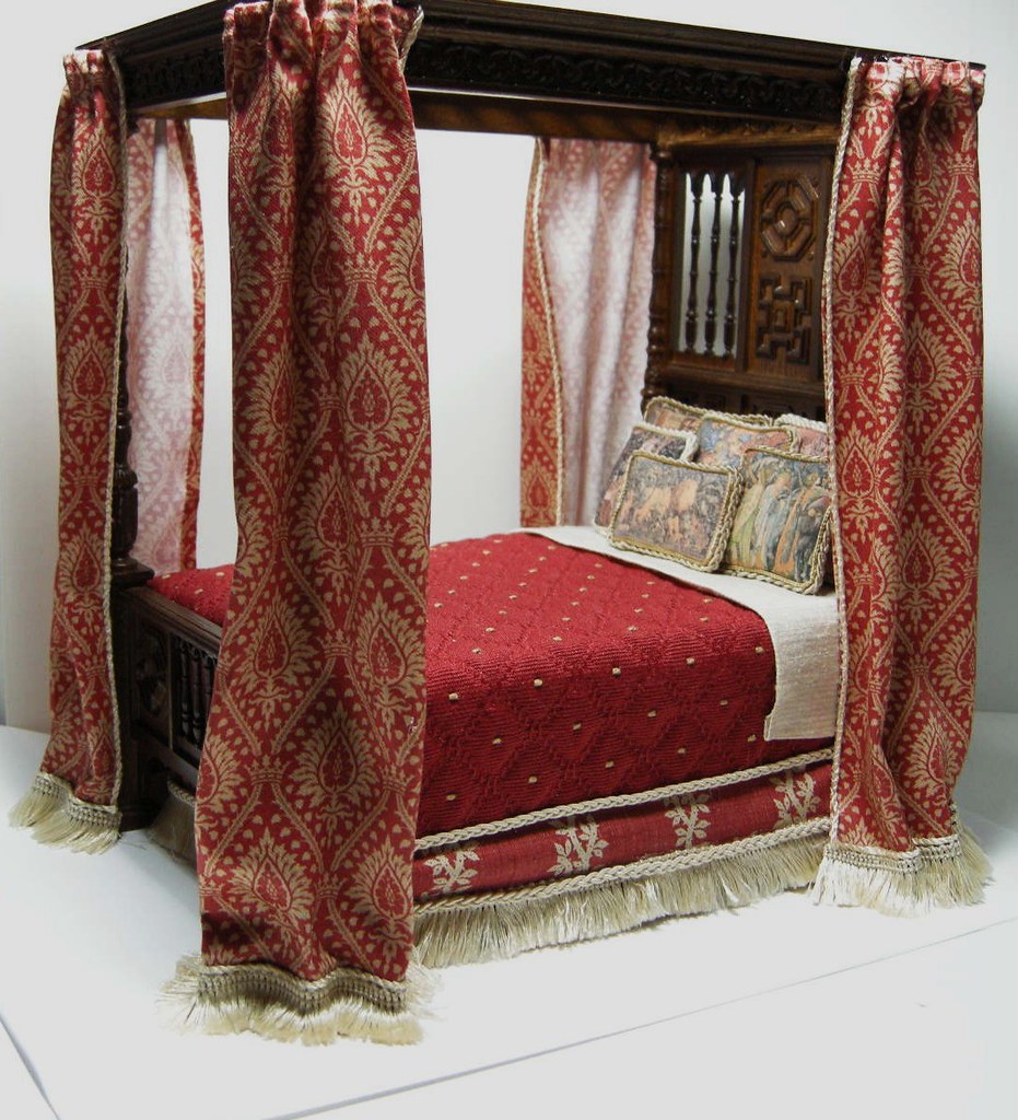 DSCN0427 Custom Dressed 112 scale Tudor Bed "Fit for a Ki… Flickr