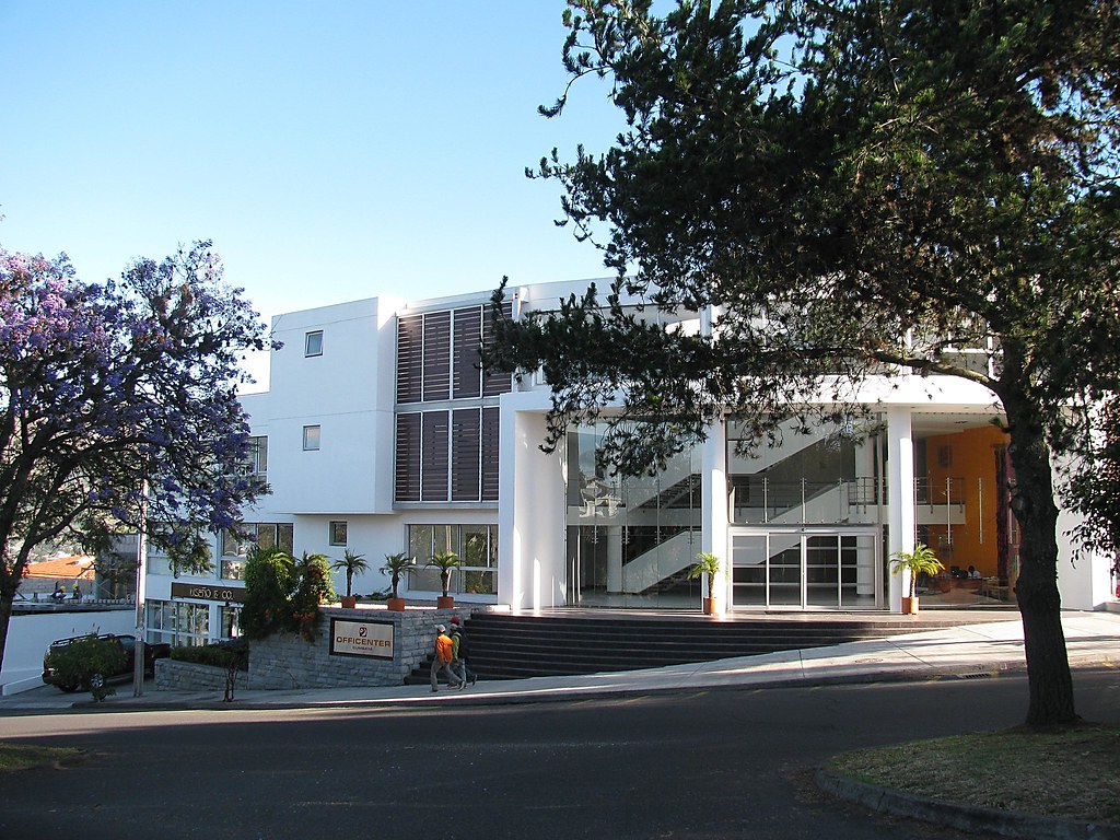 Officenter jacarandá, despejado Cumbayá Quito, Ecuador Flickr