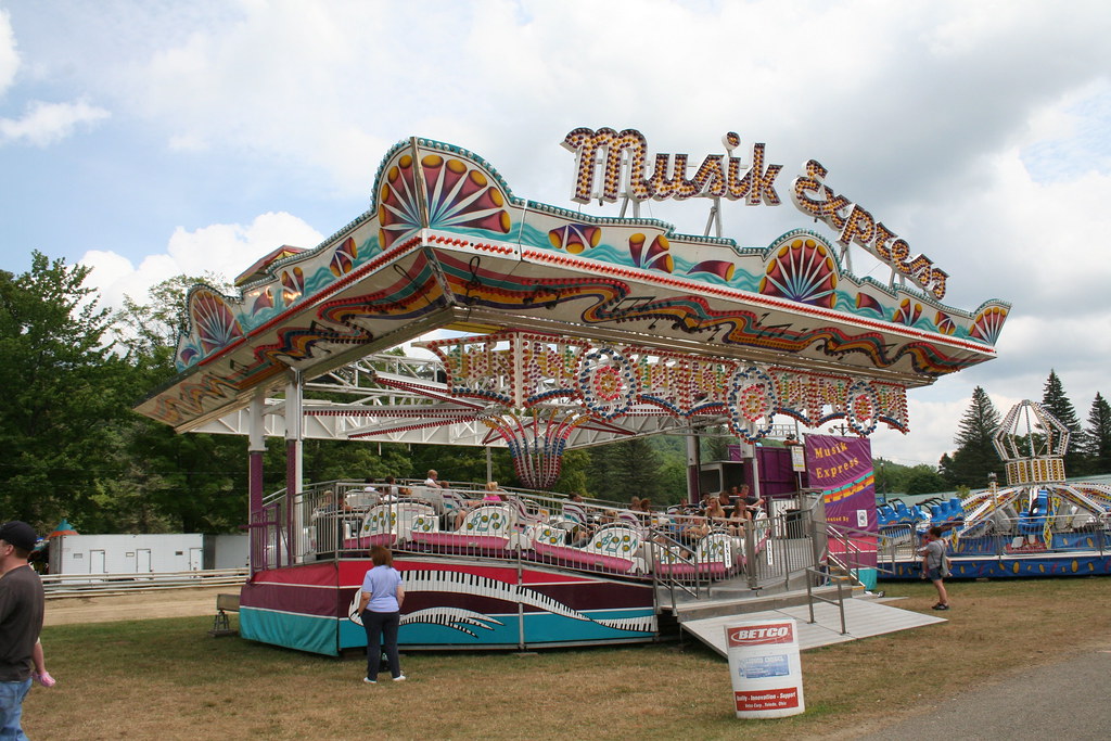 IMG_4522 Musik Express ride at the Cattaraugus County Fair