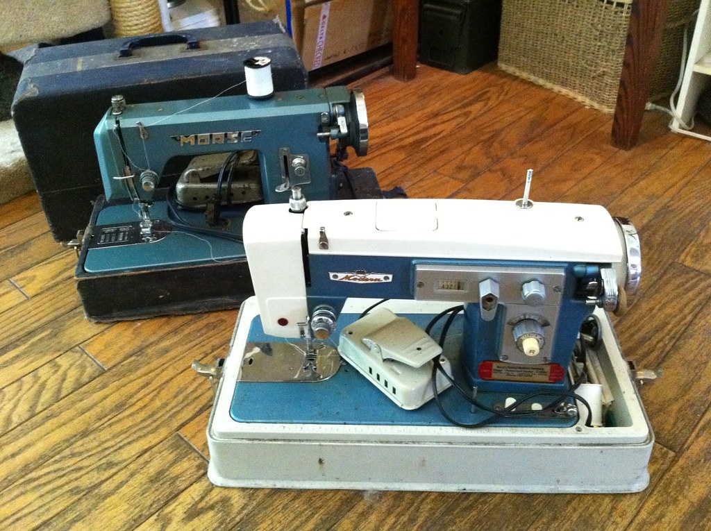 Two more vintage sewing machines Is there a twelve step pr… Flickr