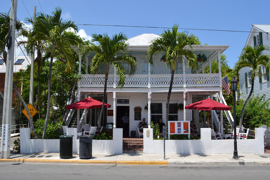 MM00033093 The building at 1117 Duval Street in July 2011.… Flickr