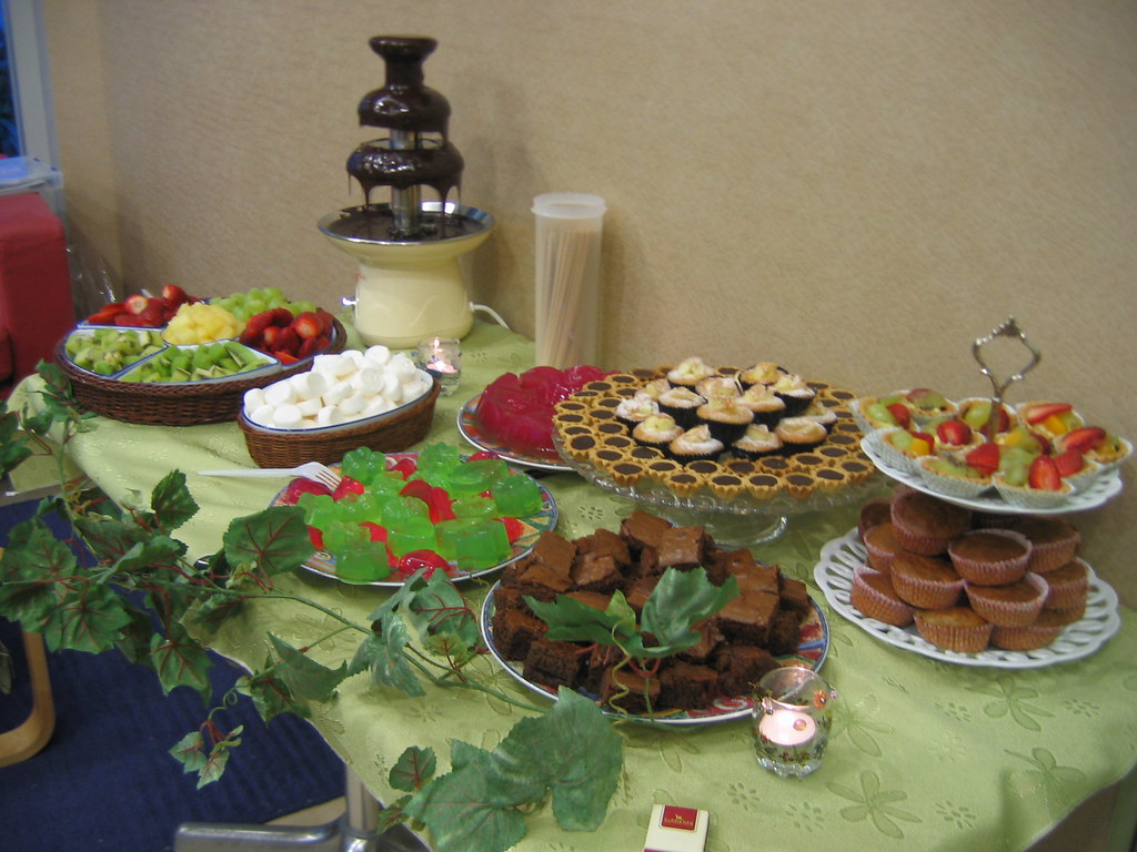 dessert heaven A fondue fountain, jelly, chocolate tarts, … Flickr