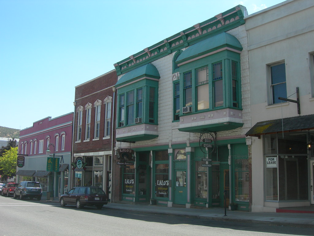 Downtown Yreka, California The decorative, green building … Flickr