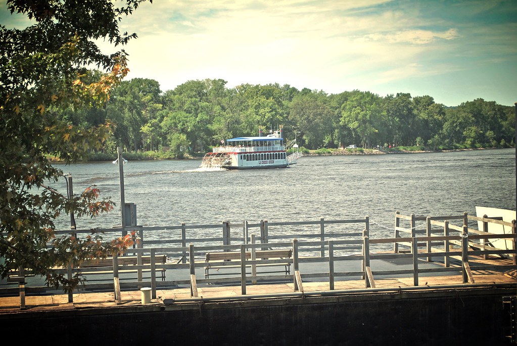 Mississippi River, La Crosse, WI Aaron Carlson Flickr