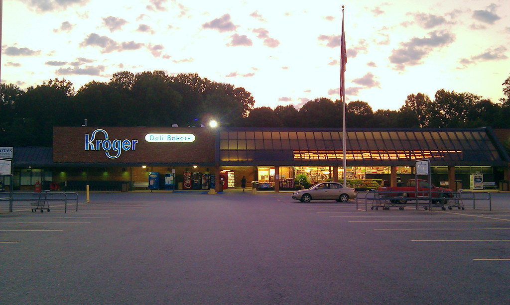 Forest Hills Plaza Kroger at sunrise in Lynchburg, Virgini… Flickr