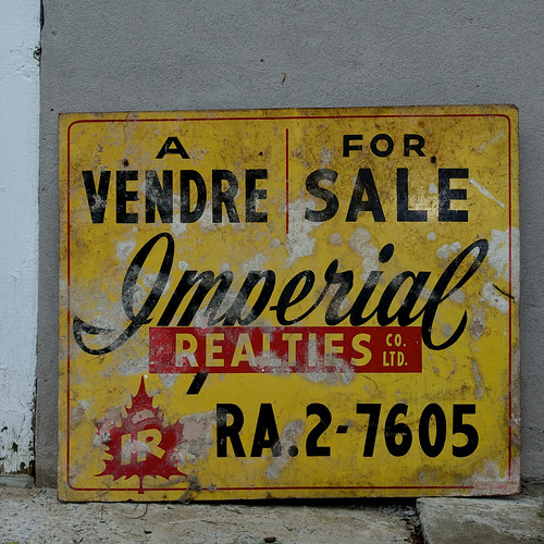 A vendre For Sale Cette affiche fut découverte dans la c… Flickr