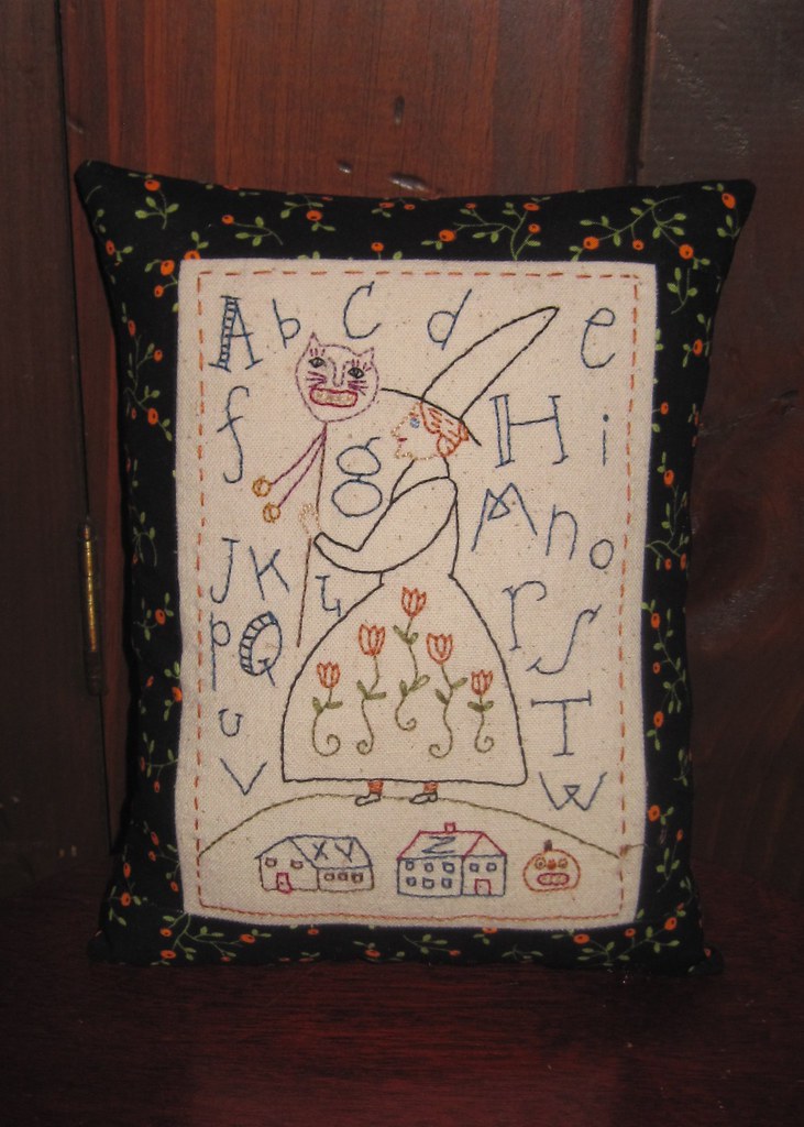 Halloween Pillow Halloween stitchery pillows Pattern adapt… Flickr