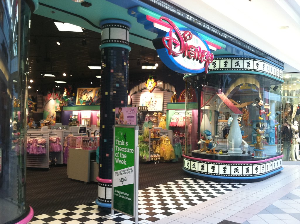 Disney Store Entrance Disney Store in Saugus, MA. I had … Flickr