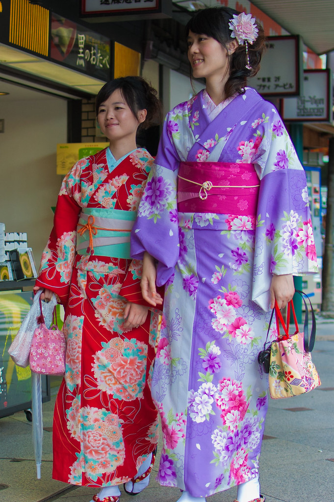Kimonos (20110905) Gion district. Minyoung Choi Flickr