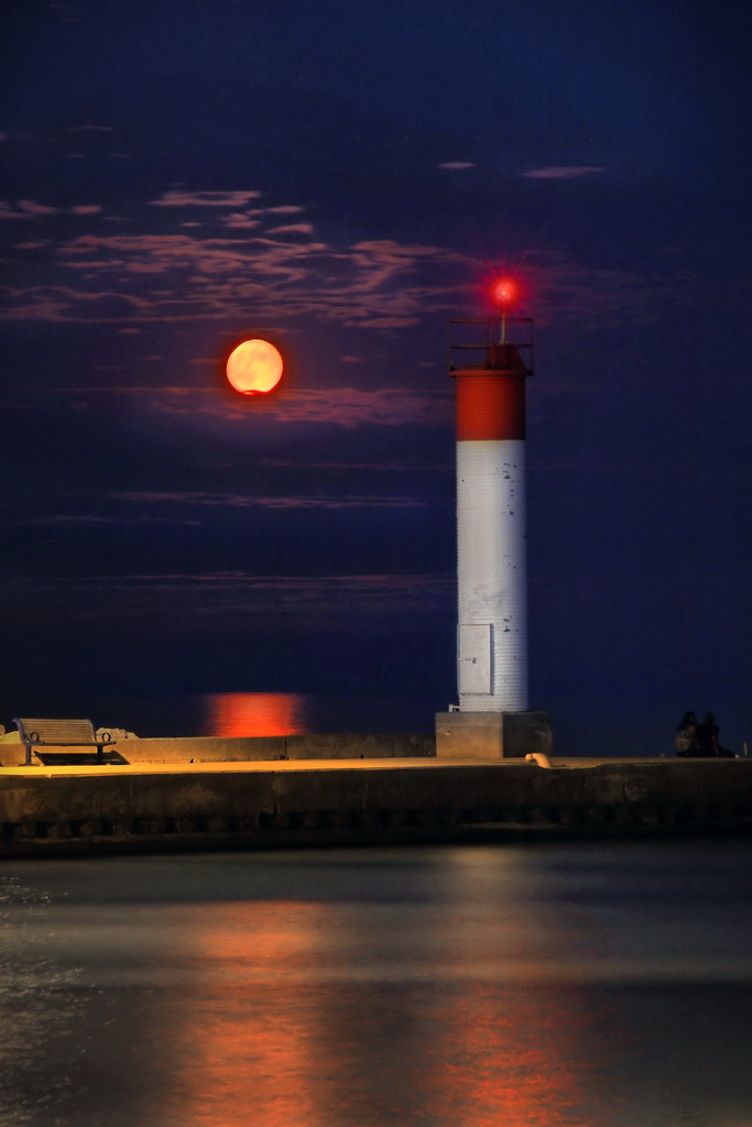 Full moon over the Bronte Harbour View Awards Count anj_p 2.9m Flickr