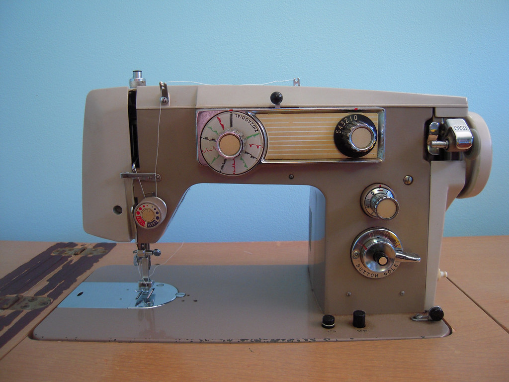 Sewing machine I finally got to go pick up some furniture … Flickr