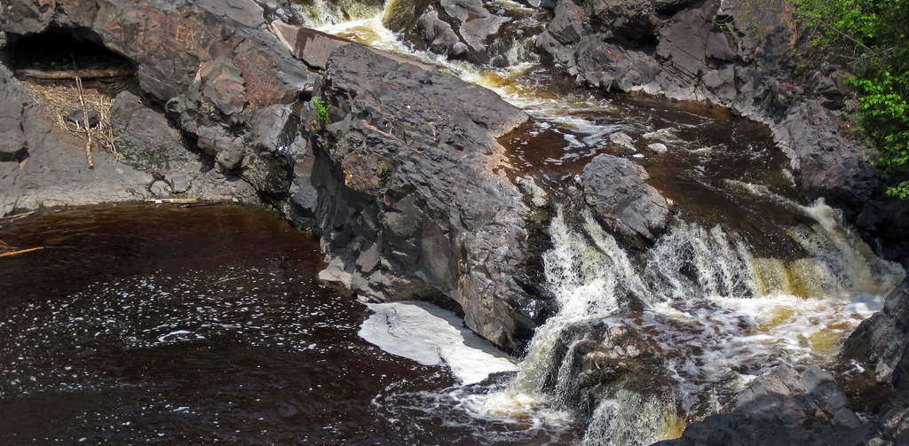 Lester River & Japp Hole Falls (Lester Park, Minnesota, USA) a photo
